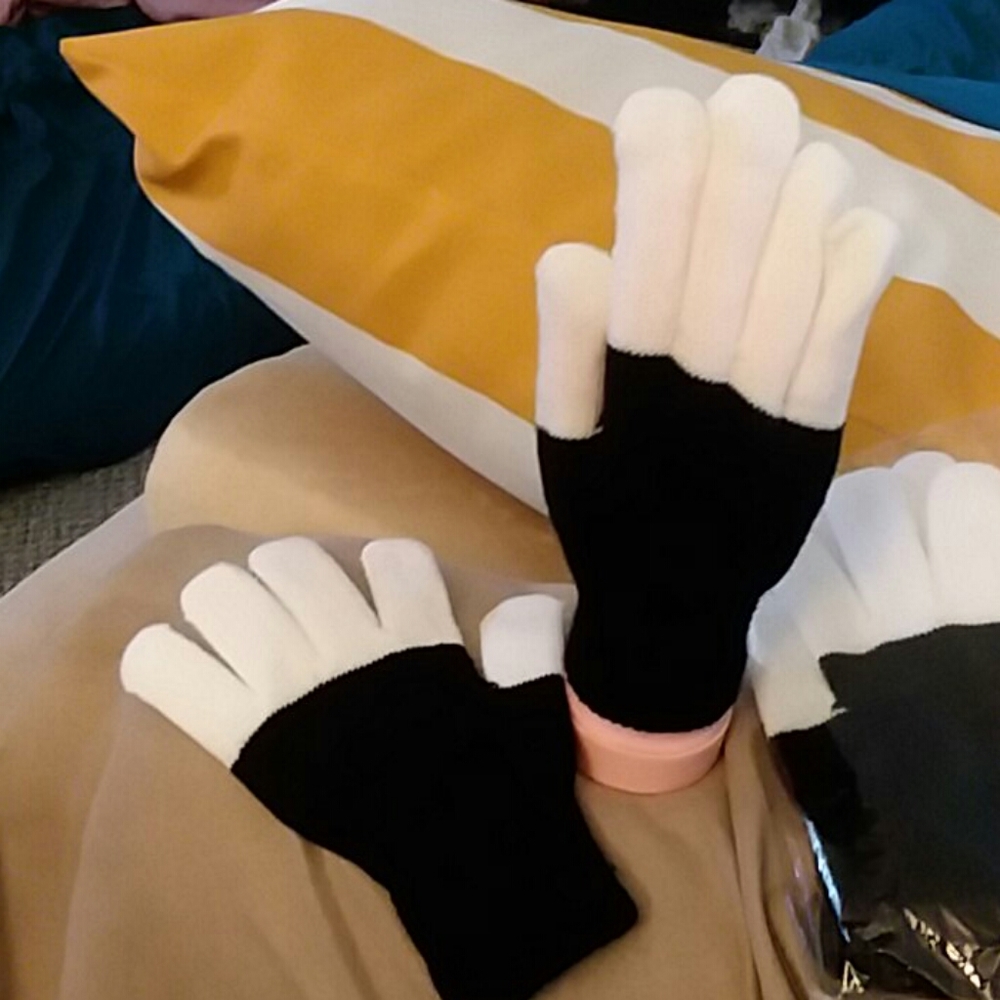 Set of Knit Finger Gloves